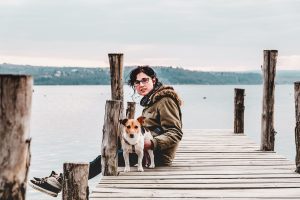 Jack Russell buiten aan het rennen